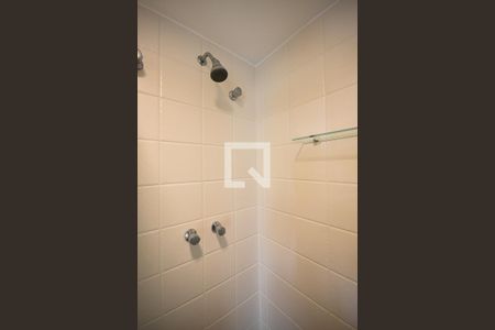 Apartamento para alugar com 72m², 2 quartos e 2 vagas Apartamento para alugar com 72m², 2 quartos e 2 vagasChuveiro do banheiro