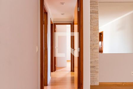 Corredor de apartamento para alugar com 3 quartos, 94m² em Vila Firmiano Pinto, São Paulo