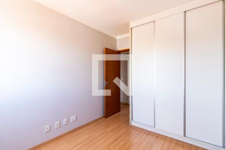 Quarto 1 de apartamento para alugar com 3 quartos, 94m² em Vila Firmiano Pinto, São Paulo