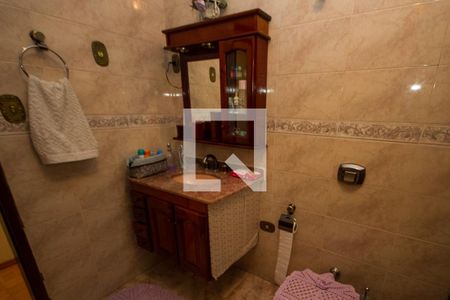 Casa à venda com 207m², 3 quartos e 2 vagas Casa à venda com 207m², 3 quartos e 2 vagasBanheiro