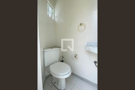 Casa de condomínio à venda com 350m², 3 quartos e 4 vagasBanheiro da piscina