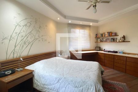 Casa de condomínio à venda com 350m², 3 quartos e 4 vagasSuíte 1