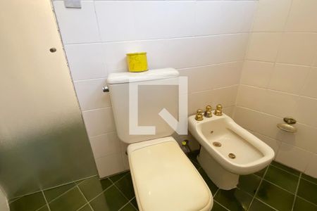 Casa de condomínio à venda com 350m², 3 quartos e 4 vagasBanheiro da Suíte 1