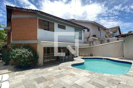 Casa de condomínio à venda com 350m², 3 quartos e 4 vagasPiscina