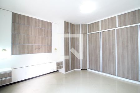 Casa à venda com 600m², 4 quartos e 5 vagasQuarto 2 - Suíte