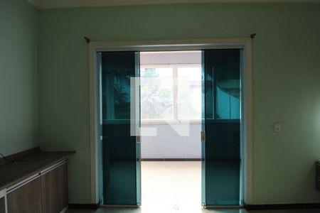 Casa à venda com 600m², 4 quartos e 5 vagasQuarto 2 - Suíte