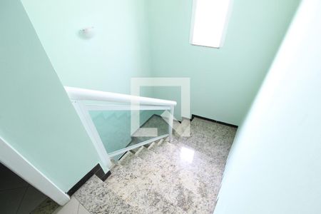 Casa à venda com 600m², 4 quartos e 5 vagasEscada - Vista superior