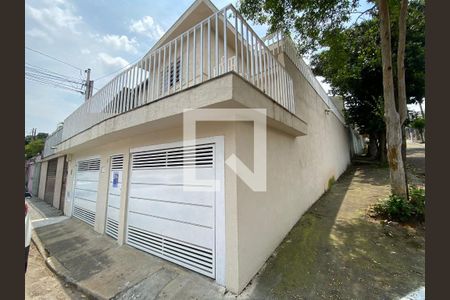 Casa à venda com 87m², 3 quartos e 2 vagas Casa à venda com 87m², 3 quartos e 2 vagasFachada