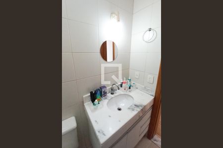 Casa à venda com 180m², 3 quartos e 2 vagasBanheiro da Suíte