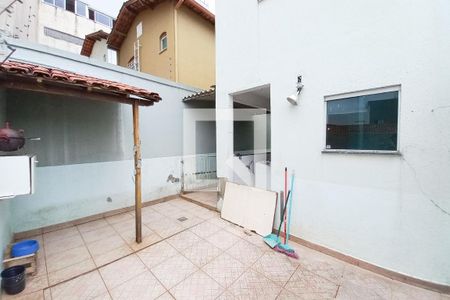 Casa à venda com 180m², 3 quartos e 2 vagasQuintal