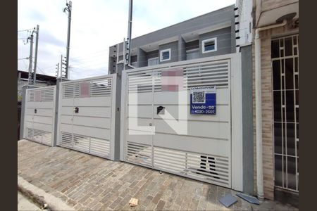 Casa à venda com 89m², 2 quartos e 2 vagas Casa à venda com 89m², 2 quartos e 2 vagasFachada