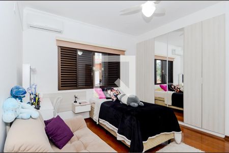 Casa à venda com 517m², 5 quartos e 4 vagasQuarto 4 - Suíte