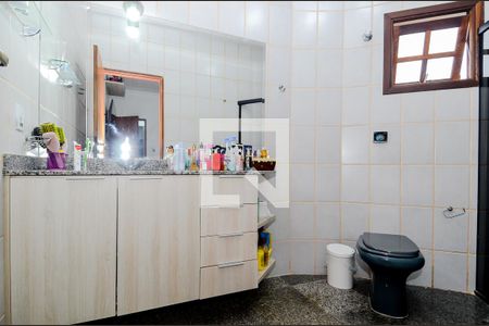 Casa à venda com 517m², 5 quartos e 4 vagasBanheiro do Quarto 4