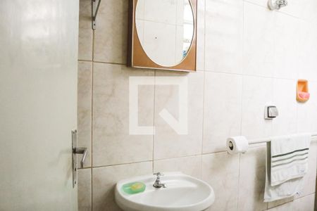 Casa à venda com 140m², 4 quartos e 2 vagas Casa à venda com 140m², 4 quartos e 2 vagasBanheiro