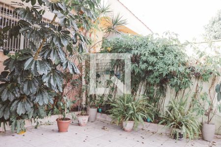 Casa à venda com 140m², 4 quartos e 2 vagas Casa à venda com 140m², 4 quartos e 2 vagasGaragem