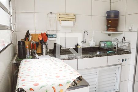 Casa à venda com 140m², 4 quartos e 2 vagas Casa à venda com 140m², 4 quartos e 2 vagasCozinha