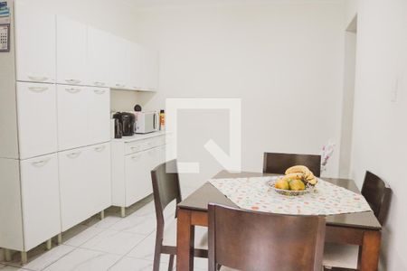 Casa à venda com 140m², 4 quartos e 2 vagas Casa à venda com 140m², 4 quartos e 2 vagasCozinha