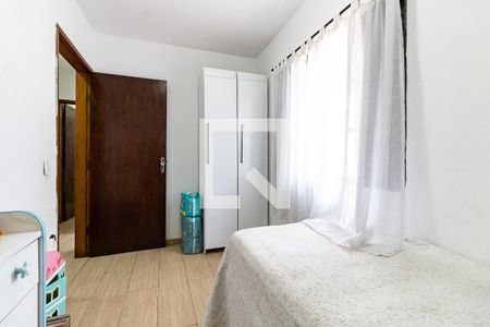 Casa à venda com 100m², 3 quartos e 2 vagasQuarto 2