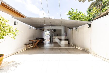 Casa à venda com 100m², 3 quartos e 2 vagasQuintal