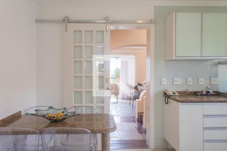 Apartamento para alugar com 319m², 4 quartos e 2 vagas Apartamento para alugar com 319m², 4 quartos e 2 vagasCozinha