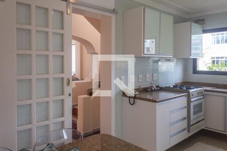 Apartamento para alugar com 319m², 4 quartos e 2 vagas Apartamento para alugar com 319m², 4 quartos e 2 vagasCozinha