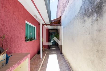 Casa à venda com 100m², 2 quartos e 2 vagasCorredor