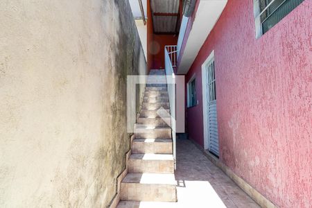 Casa à venda com 100m², 2 quartos e 2 vagasEscada