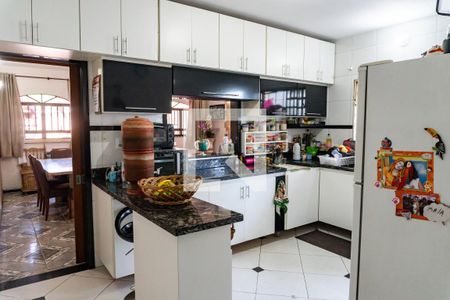 Casa à venda com 218m², 4 quartos e 6 vagas Casa à venda com 218m², 4 quartos e 6 vagasCozinha