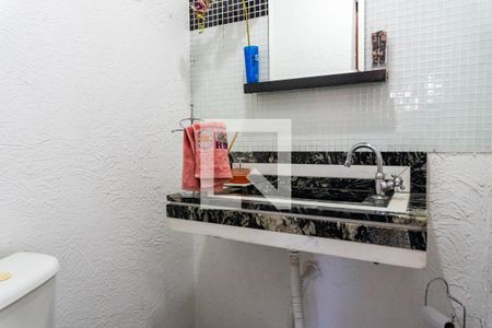 Casa à venda com 218m², 4 quartos e 6 vagas Casa à venda com 218m², 4 quartos e 6 vagasLavabo