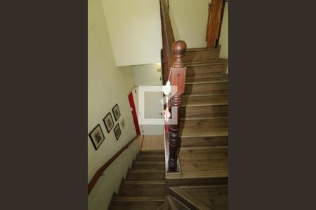 Casa à venda com 300m², 3 quartos e 3 vagasEscada