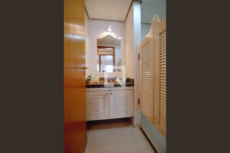 Apartamento à venda com 198m², 4 quartos e 4 vagas Apartamento à venda com 198m², 4 quartos e 4 vagasLavabo