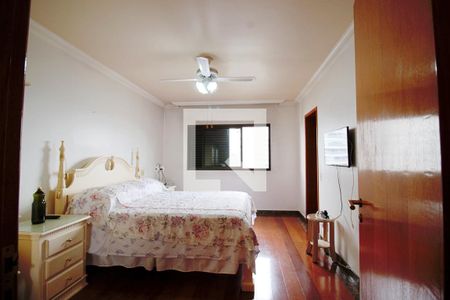 Apartamento à venda com 198m², 4 quartos e 4 vagas Apartamento à venda com 198m², 4 quartos e 4 vagasSuíte 3