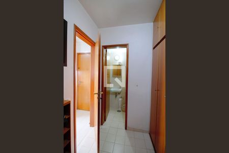 Apartamento à venda com 198m², 4 quartos e 4 vagas Apartamento à venda com 198m², 4 quartos e 4 vagasQuarto de Serviço