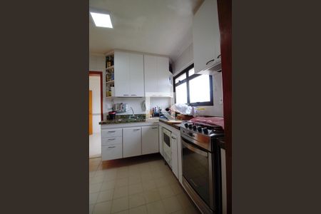 Apartamento à venda com 198m², 4 quartos e 4 vagas Apartamento à venda com 198m², 4 quartos e 4 vagasCozinha