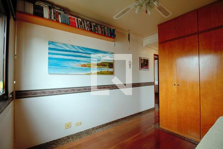 Apartamento à venda com 198m², 4 quartos e 4 vagas Apartamento à venda com 198m², 4 quartos e 4 vagasSuíte 2