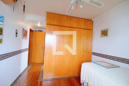 Apartamento à venda com 198m², 4 quartos e 4 vagas Apartamento à venda com 198m², 4 quartos e 4 vagasSuíte 2