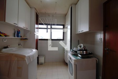 Apartamento à venda com 198m², 4 quartos e 4 vagas Apartamento à venda com 198m², 4 quartos e 4 vagasÁrea de Serviço