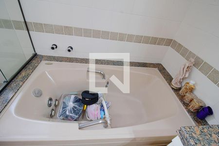 Apartamento à venda com 198m², 4 quartos e 4 vagas Apartamento à venda com 198m², 4 quartos e 4 vagasBanheiro da Suíte 3