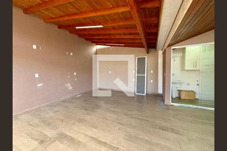 Casa de condomínio à venda com 130m², 3 quartos e 2 vagas Casa de condomínio à venda com 130m², 3 quartos e 2 vagasQuintal