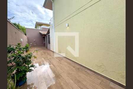 Casa de condomínio à venda com 130m², 3 quartos e 2 vagas Casa de condomínio à venda com 130m², 3 quartos e 2 vagasQuintal