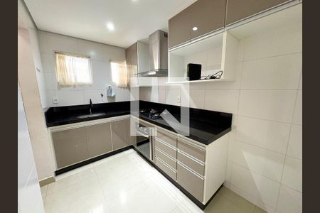 Casa de condomínio à venda com 130m², 3 quartos e 2 vagas Casa de condomínio à venda com 130m², 3 quartos e 2 vagasCozinha