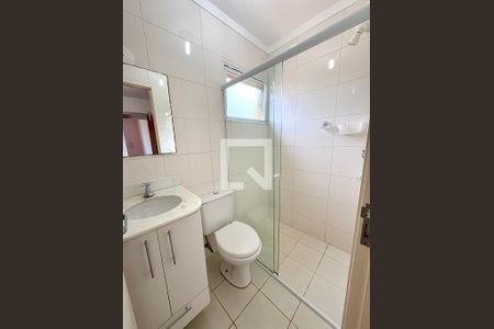 Casa de condomínio à venda com 130m², 3 quartos e 2 vagas Casa de condomínio à venda com 130m², 3 quartos e 2 vagasBanheiro da Suíte