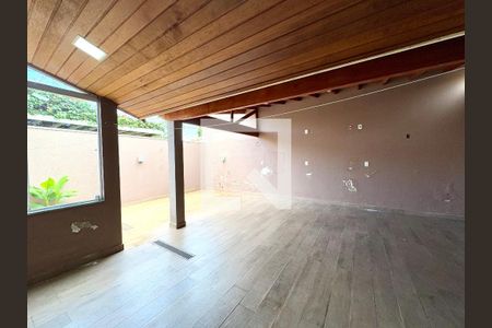 Casa de condomínio à venda com 130m², 3 quartos e 2 vagas Casa de condomínio à venda com 130m², 3 quartos e 2 vagasQuintal