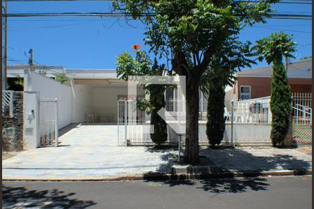 Casa para alugar com 200m², 4 quartos e 4 vagasFachada