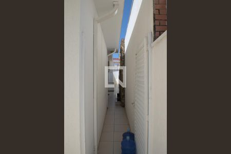 Casa para alugar com 200m², 4 quartos e 4 vagasCorredor de acesso