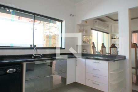 Casa para alugar com 200m², 4 quartos e 4 vagasCozinha