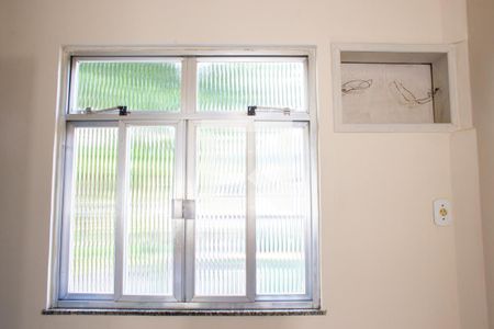 Sala de casa de condomínio para alugar com 1 quarto, 40m² em Jardim Sulacap, Rio de Janeiro