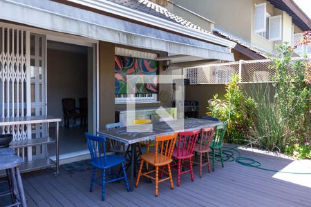 Casa de condomínio à venda com 228m², 3 quartos e 3 vagas Casa de condomínio à venda com 228m², 3 quartos e 3 vagasVaranda da Sala