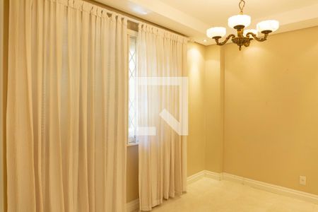 Casa de condomínio à venda com 228m², 3 quartos e 3 vagas Casa de condomínio à venda com 228m², 3 quartos e 3 vagasSala de jantar