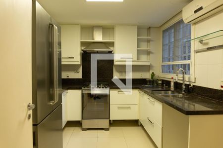 Casa de condomínio à venda com 228m², 3 quartos e 3 vagas Casa de condomínio à venda com 228m², 3 quartos e 3 vagasCozinha